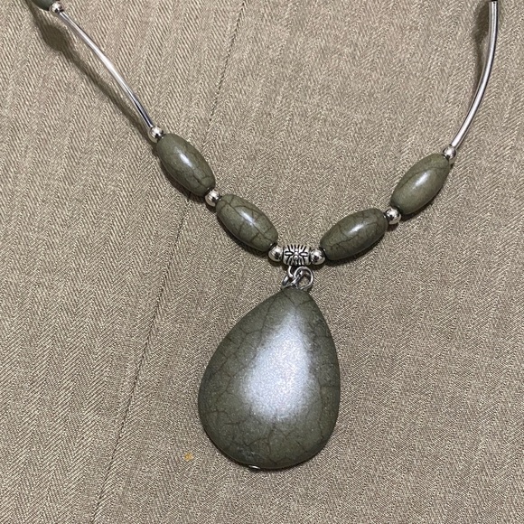 Paparazzi Olive Necklace and Earring Set - Picture 4 of 5